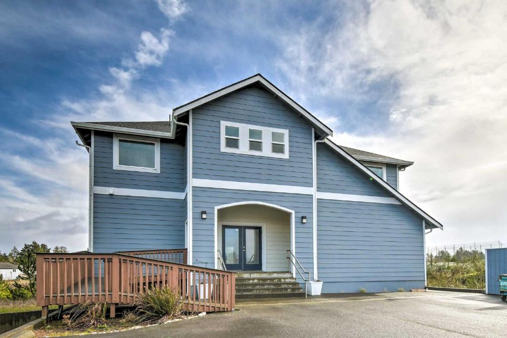 Canal-Front Vacation Rental in Ocean Shores